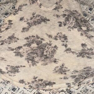 Xhilaration Textured Cream and Gray Short Sleeve Sweater